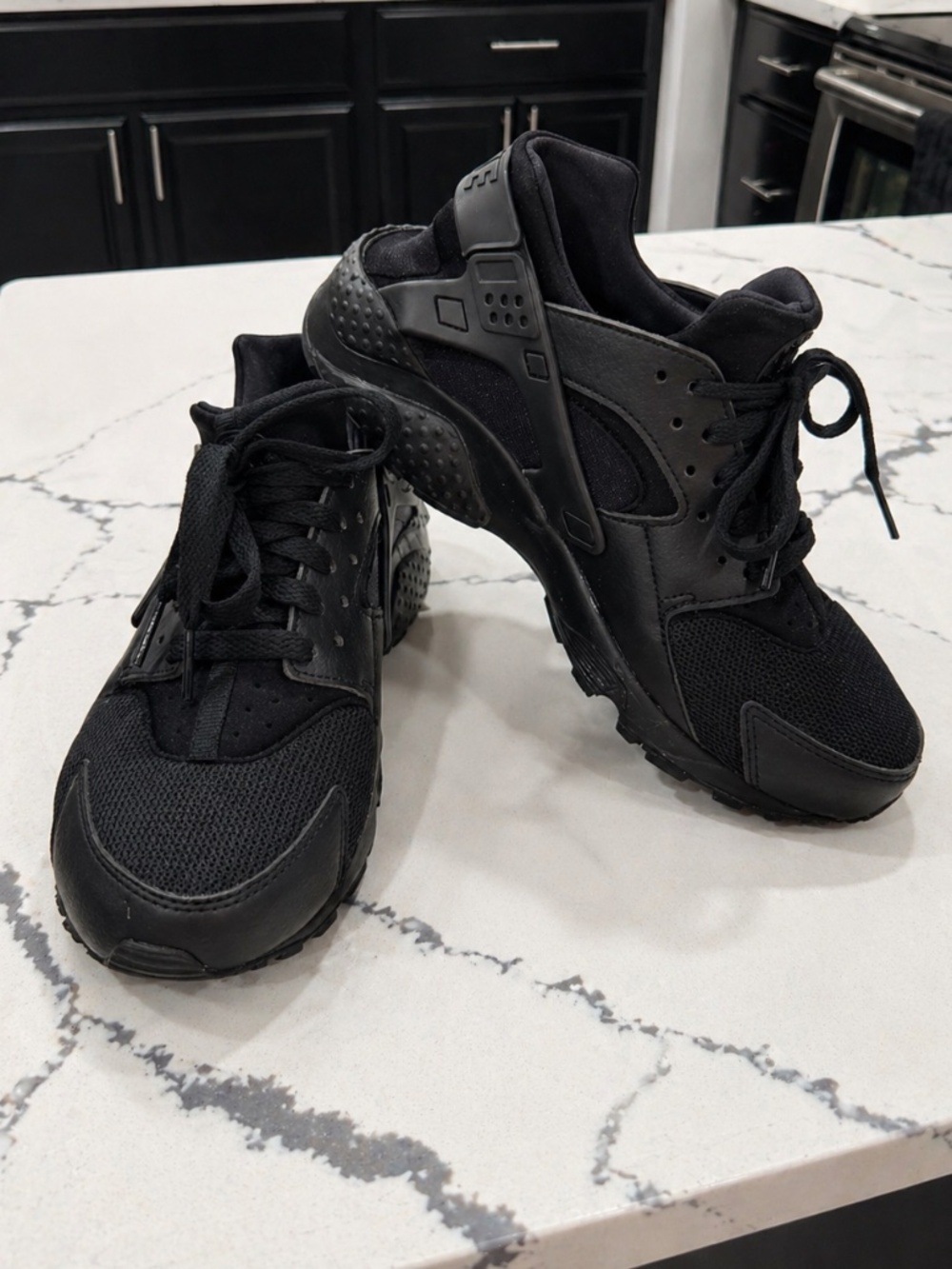 Black Nike Huaraches